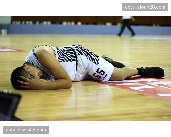 克莱蒙主力中卫赛前训练中受伤，恐无缘本周末关键战役